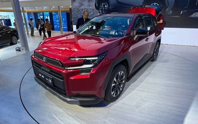 Друзья, взгляните на Toyota RAV4 нового поколения.